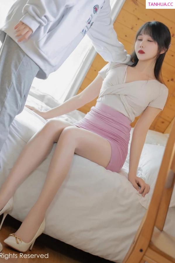 波巧酱  [XiuRen]高清写真图 2024.02.20 No.8112 波巧酱 丝袜美腿第32张图片
